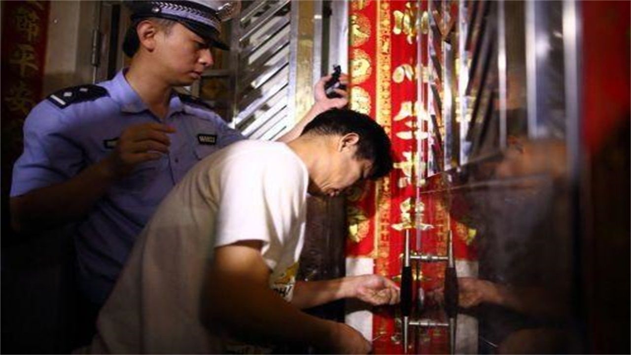 朝阳请开锁师傅开了锁后，师傅